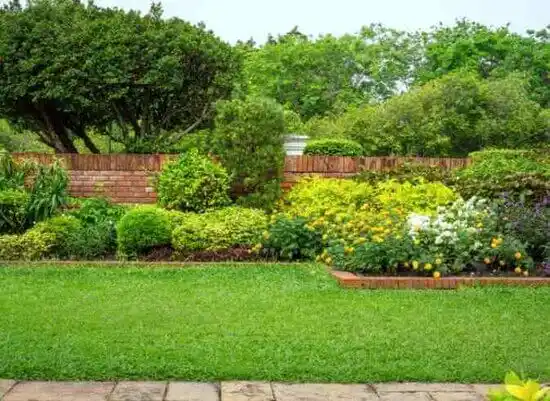 landscaping services Laddonia